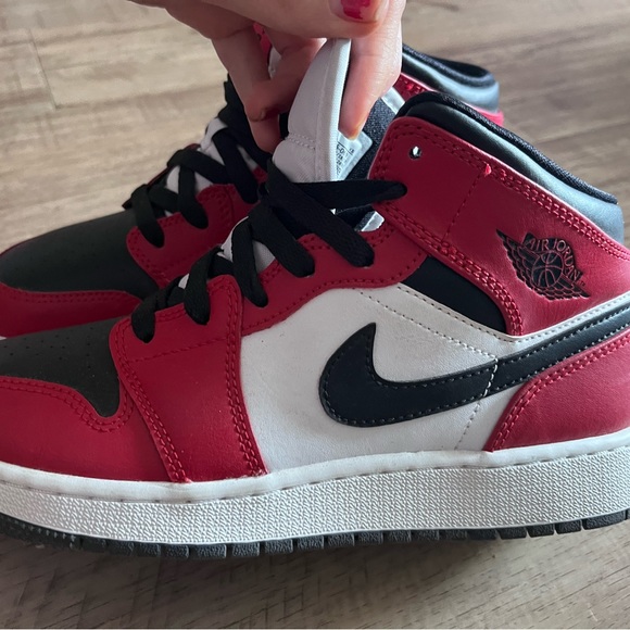 Jordan 1 mid black toe - Picture 3 of 5